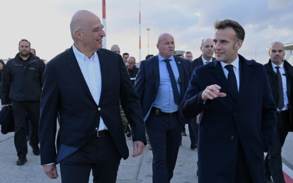 Σούδα - Νίκος Δένδιας για υποδοχή Μακρόν: «Σαφές μήνυμα στρατηγικής σχέσης Ελλάδας - Γαλλίας»