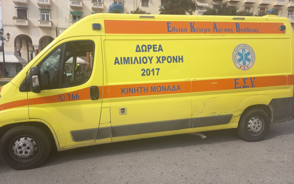 Θεσσαλονίκη: Σοβαρό τροχαίο στο Φίλυρο - 54χρονος πολυτραυματίας ΄μεταφέρθηκε στο Ιπποκράτειο