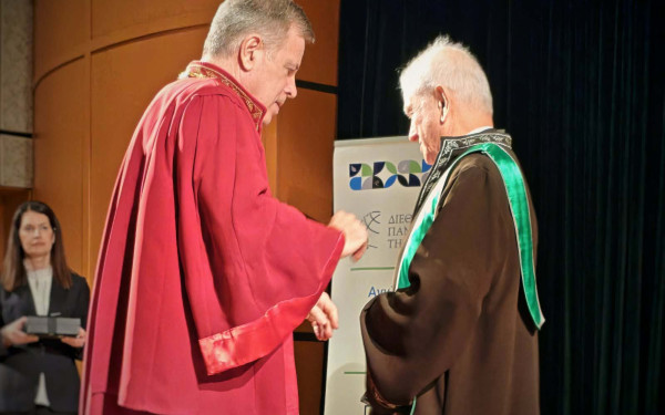 Επίτιμος Διδάκτορας του ΔΙΠΑΕ ο ζωγράφος Στέφανος Δασκαλάκης