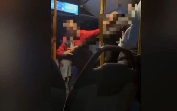 Θεσσαλονίκη: Χαμός σε λεωφορείο των ΚΤΕΛ - Επιβάτης προσπάθησε να επιτεθεί σε γυναίκα (βίντεο)