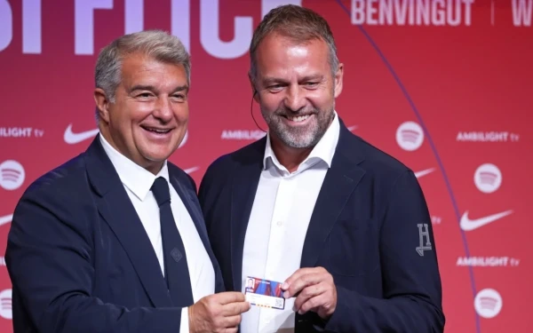 Ισπανία: Στον πάγκο της Μπαρτσελόνα για άλλα δύο χρόνια ο Χάνσι Φλικ