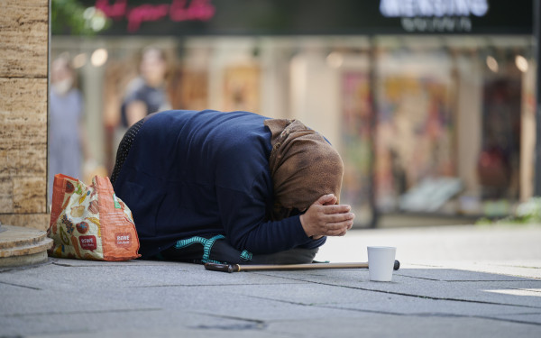 Περισσότερα από 400 θύματα εμπορίας ή εκμετάλλευσης εντοπίστηκαν να επαιτούν σε Θεσσαλονίκη και Αθήνα