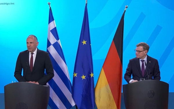 Γ. Γεραπετρίτης από Βερολίνο: «Μόνη βιώσιμη λύση η ίδρυση του Παλαιστινιακού κράτους, που θα εγγυάται την ασφάλεια του Ισραήλ»