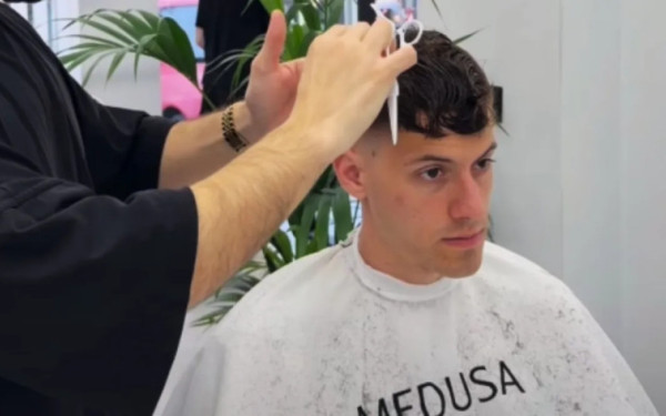 Νέο look, ίδια λάμψη: Ο Γ. Κωνσταντέλιας… άλλαξε κούρεμα και εντυπωσιάζει (βίντεο)