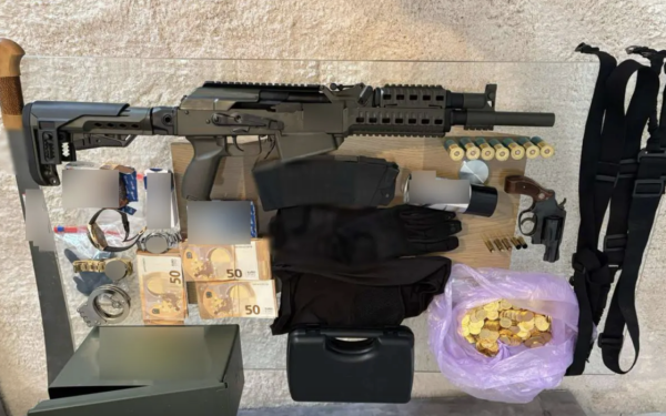 Λάρισα: Η οικογένεια με τις 78 δικογραφίες – Πώς «ρήμαζαν» θύματα με χρυσές λίρες και εκβιασμούς