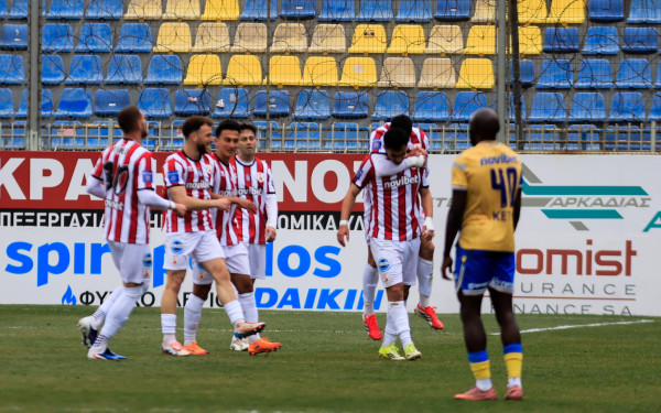 Super League: Ζωντανός με διπλό στην Τρίπολη ο Πανσερραϊκός