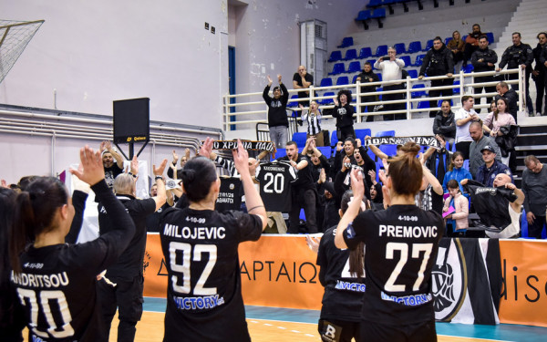 Χάντμπολ: Έτσι πανηγύρισαν οι παίκτριες του ΠΑΟΚ το 8ο κύπελλο Ελλάδας στην ιστορία τους (βίντεο)