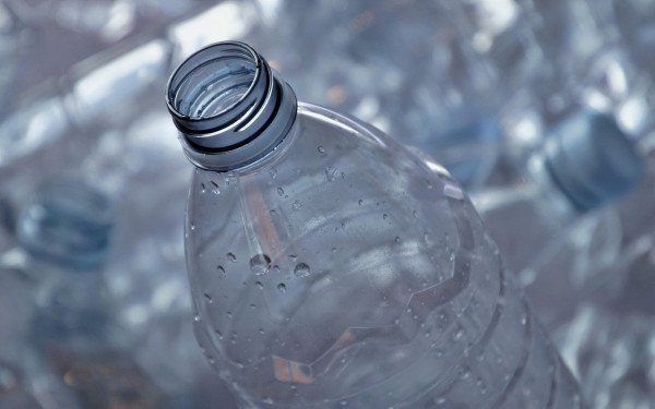 Πρωτοποριακή μέθοδος επιστημόνων αξιοποιεί πλαστικά μπουκάλια για την θεραπεία του Πάρκινσον