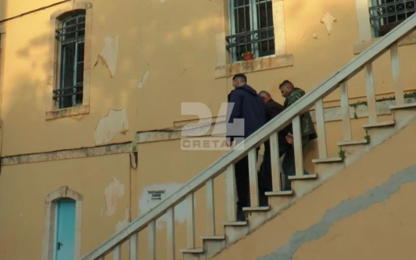 Προθεσμία να απολογηθεί τη Δευτέρα πήρε ο 58χρονος Πολωνός που κατηγορείται για κατασκοπεία στη Σούδα