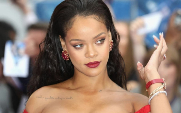 Λος Άντζελες: Στο στόχαστρο το σπίτι της Rihanna στο Μπέβερλι Χιλς - Συνελήφθη 30χρονη για πυροβολισμούς