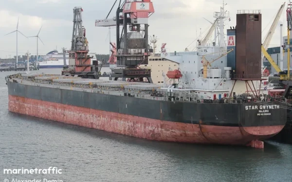 Ελληνόκτητο το ένα από τα τρία πλοία που χτυπήθηκαν στα Στενά του Ορμούζ