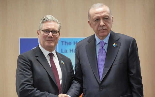 Τηλεφωνική επικοινωνία Ερντογάν-Στάρμερ: Μπορούμε να ενισχύσουμε το διάλογο με το Ιράν