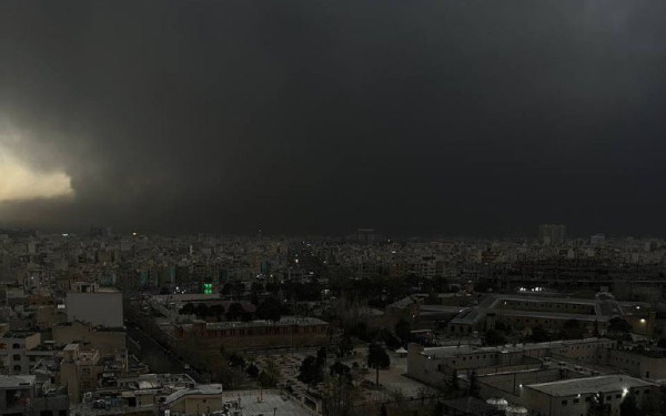 Iσραηλινός στρατός: Θα καταδιώξουμε κάθε διάδοχο του Χαμενεΐ - Δείτε βίντεο από την Τεχεράνη με... πετρέλαιο να ρέει στις βρύσες