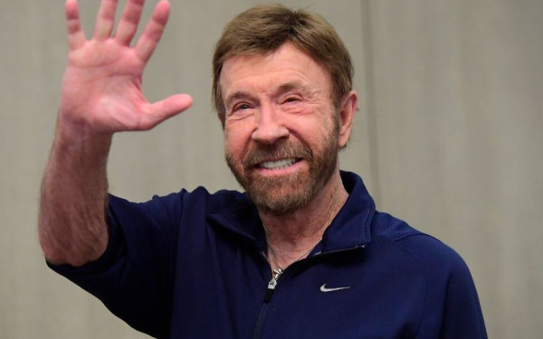 Στο νοσοκομείο ο Τσακ Νόρις: Εσπευσμένη μεταφορά στη Χαβάη μετά από επείγον περιστατικό