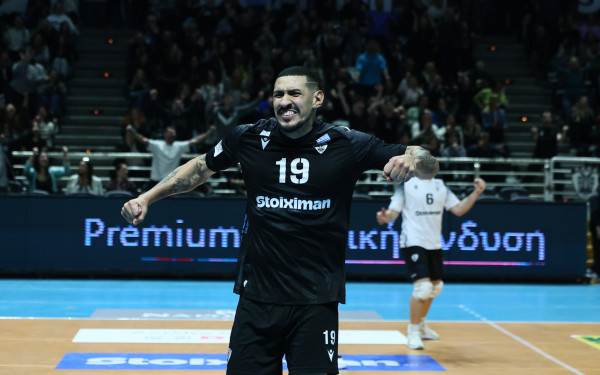 Βόλεϊ: Με ηγέτη τον Ερνάντες ο ΠΑΟΚ «καθάρισε» τον Ολυμπιακό και θα παίξει στα ημιτελικά με τον Μίλωνα (βίντεο)