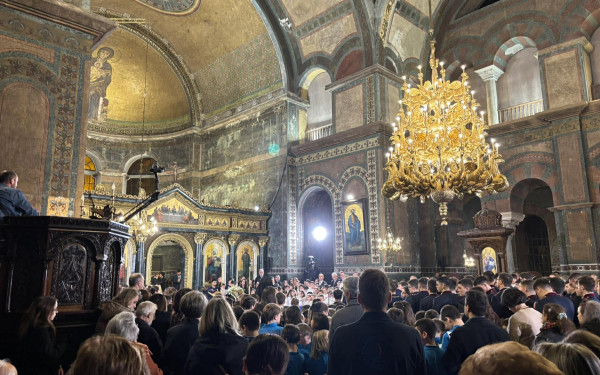 Θεσσαλονίκη: 1.000 μαθητές ψάλλουν ύμνους χοροστατούντος του Ιερωνύμου - Κατανυκτική Ακολουθία στον Ι.Ν. Αγίας Σοφίας (βίντεο)