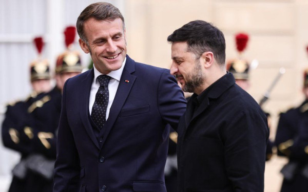 Κρίσιμη συνάντηση Μακρόν - Ζελένσκι στο Παρίσι: Στρατηγική ενίσχυσης Ουκρανίας και πίεσης στη Μόσχα