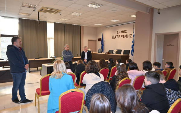 Μαθητές - «Ενεργοί Πολίτες» στο Δημαρχείο της Κατερίνης