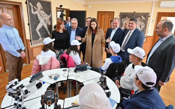 Σ. Ζαχαράκη: Στην Πέλλα για τα εγκαίνια του Κέντρου Καινοτομίας Κεντρικής Μακεδονίας – Επισκέψεις και σε σχολεία