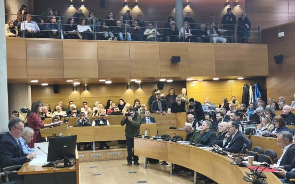 Μαρία Κέκη: Ζητάμε να μην απαξιωθεί το αίτημα των πολιτών για δημοψήφισμα