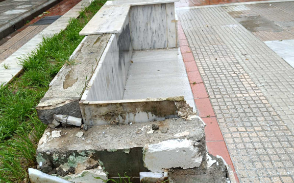 Θεσσαλονίκη: Βανδάλισαν άσχημα τον πεζόδρομο του Ελευθερίου Κορδελιού - Δείτε φωτογραφίες