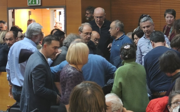 Δήμος Θεσσαλονίκης: Επεισοδιακή η συνεδρίαση του δημοτικού συμβουλίου για τη ΔΕΘ - Κατέρρευσε ο Κώστας Ιακώβου