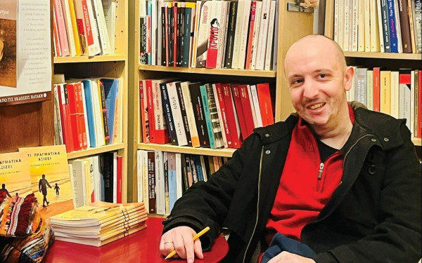 Γιάννης Μπρούζος: «Έφυγε» ο συγγραφέας του «Τι πραγματικά αξίζει - 24 γράμματα στον γιο μου»