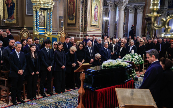 Το τελευταίο χειροκρότημα στη Μαρινέλλα - Παρουσία Μητσοτάκη η κηδεία της (βίντεο)