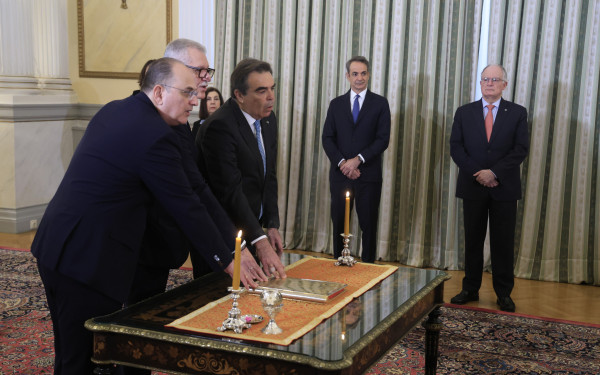 Ανασχηματισμός: Ορκίστηκαν τα νέα μέλη της κυβέρνησης