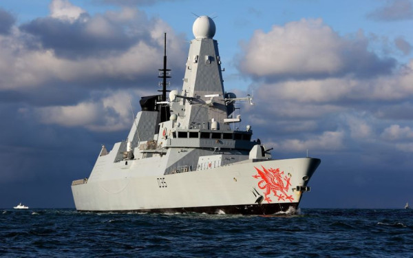 Έφτασε στην Κύπρο το βρετανικό αντιτορπιλικό «Dragon» (βίντεο)