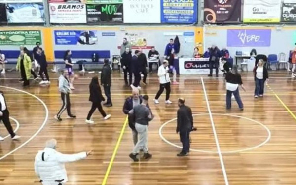 Χαμός σε αγώνα μπάσκετ γυναικών για το πρωτάθλημα της Α1 (βίντεο)