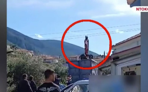 Άστρος Κυνουρίας: Εργατικό δυστύχημα με 2 νεκρούς - Το φορτηγό ακούμπησε ηλεκτροφόρα καλώδια (βίντεο)