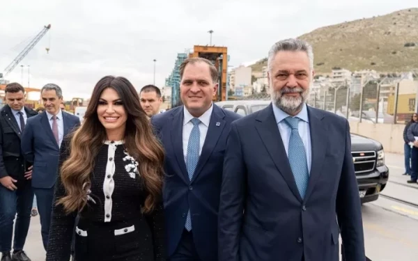 Η Κίμπερλι Γκίλφοϊλ στο λιμάνι του Πειραιά: Ανακοίνωσε τη χρήση αμερικανικών σαρωτών ασφαλείας