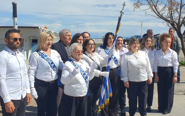 Ρόδος: 82χρονη μαθήτρια ΕΠΑΛ παρέλασε για την 25η Μαρτίου και καταχειροκροτήθηκε