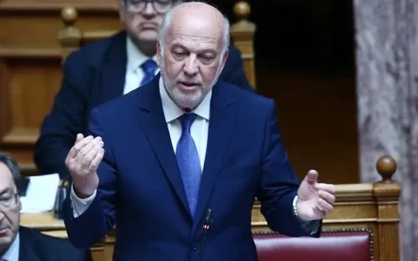 Πυρά Φλωρίδη εναντίον Καρυστιανού: Στις δίκες δεν προβλέπονται ειδικές θέσεις για υποψήφιους αρχηγούς κομμάτων - «Κατάντια» απάντησε η ίδια