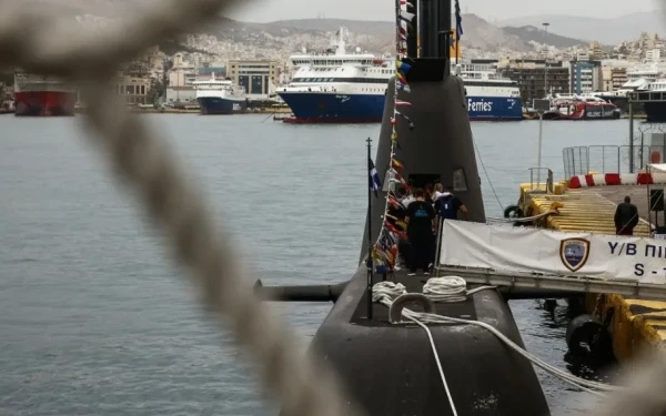 Μαζική προσέλευση του κοινού στα πολεμικά πλοία για την 25η Μαρτίου