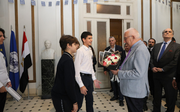 Ο Νικήτας Κακλαμάνης στην καρδιά του Ελληνισμού στο Κάιρο: «Κρατάτε αναμμένη τη φλόγα της Ελλάδας στην Αίγυπτο»