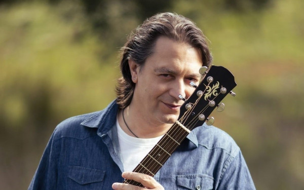 Ο Γιάννης Κότσιρας δεν θέλει να του στέλνουν που έχουν φτιαχτεί μέσω εφαρμογών AI - «Σεβαστείτε τη νοημοσύνη μου»