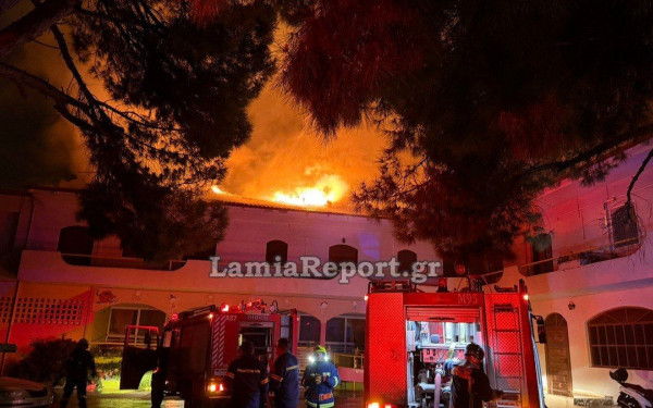 Λαμία: Φωτιά σε παιδικό σταθμό στη Μεγάλη Βρύση - Απεγκλωβίστηκαν άνθρωποι από γειτονικά σπίτια (βίντεο)