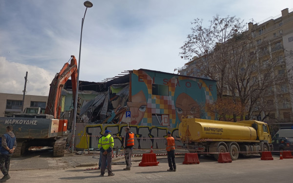 Θεσσαλονίκη: Κατεδαφίζεται το λυόμενο Γυμνάσιο στην Eθνικής Aμύνης