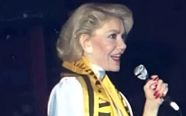 «Δεν ξέρω πόσους χτύπους έχει η καρδιά μου, τρέμω»: Η εξομολόγηση της Μαρινέλλας ενώ παρακολουθούσε τον αγαπημένο της Άρη (βίντεο)