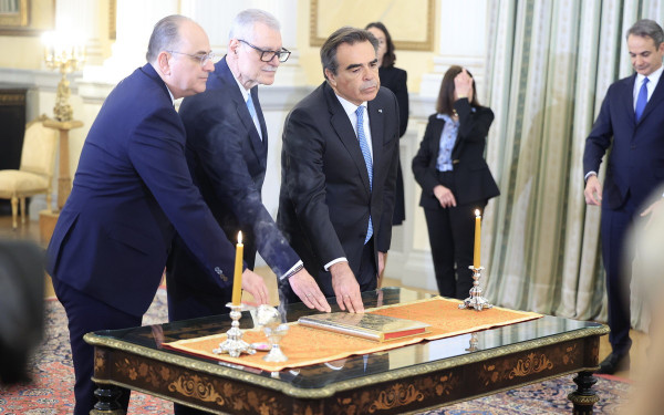 Ανασχηματισμός: Ορκίστηκαν τα νέα μέλη της κυβέρνησης