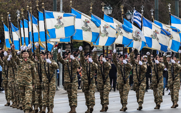 Στρατιωτική παρέλαση στην Αθήνα: Τα 15 καινοτόμα οπλικά συστήματα που έκλεψαν την παράσταση