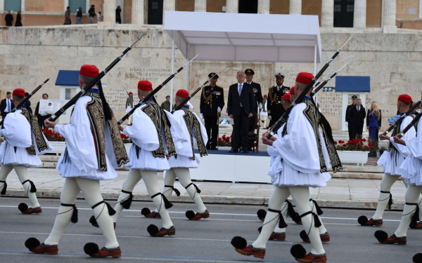 Αθήνα: Ξεκίνησε η μεγάλη στρατιωτική παρέλαση για την 25η Μαρτίου