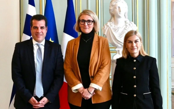 Στο Παρίσι ο Θάνος Πλεύρης: Συμφωνία Ελλάδας - Γαλλίας για το νέο Σύμφωνο Μετανάστευσης