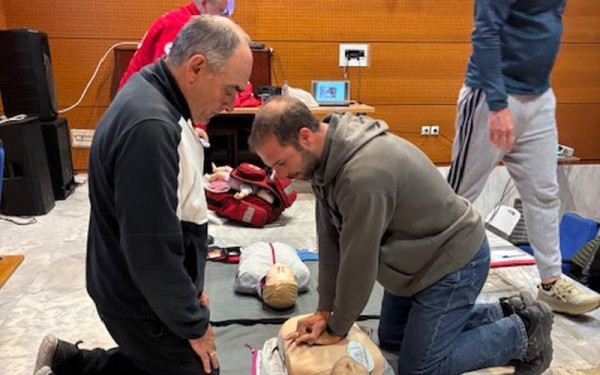 Δήμος Θεσσαλονίκης: Ενίσχυση της ασφάλειας στα δημοτικά γυμναστήρια με εκπαίδευση Πρώτων Βοηθειών και απινιδωτές