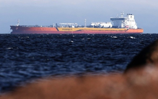 Μέση Ανατολή: Πλοίαρχος ανέφερε πολλαπλά βλήματα να πέφτουν στη θάλασσα