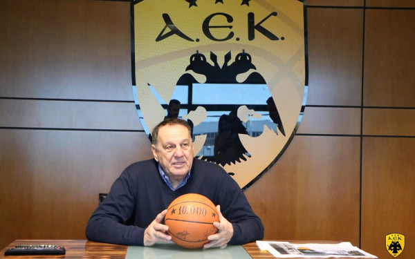 Μπάσκετ: Βαρύ πένθος για τον θάνατο του μεγάλου Βασίλη Γκούμα (βίντεο)