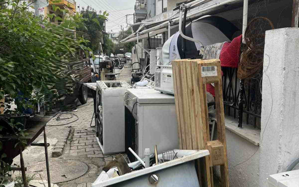 Θεσσαλονίκη: Χειροπέδες σε 34χρονο για παράνομη απόθεση σκραπ σε δημόσιο χώρο στη Μενεμένη - 40χρονη τον εμφάνιζε ψευδώς ως εργάτη γης