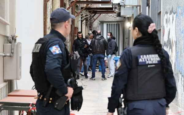 Αθήνα: Τα δύο σενάρια που εξετάζει η ΕΛ.ΑΣ. – Ο καβγάς με τον 45χρονο Ιταλό και το παράθυρο στον τέταρτο όροφο